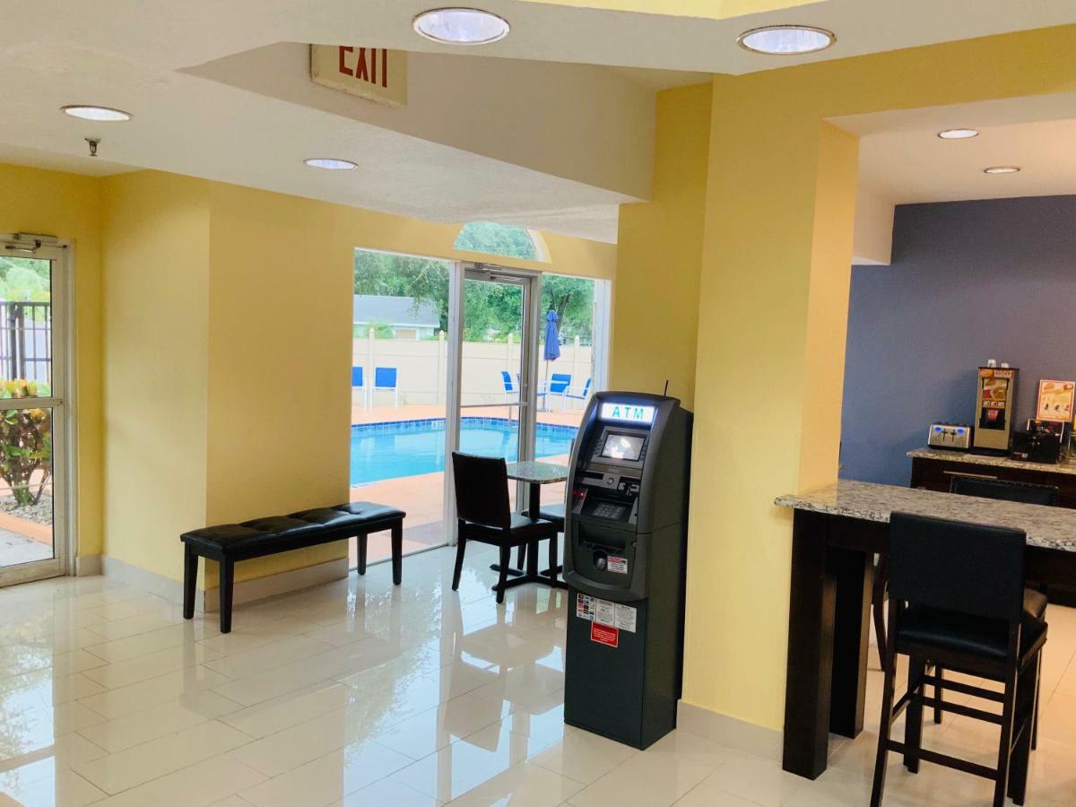 Days Inn & Suites By Wyndham Tampa/Raymond James Stadium Ngoại thất bức ảnh
